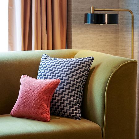 The Fitzwilliam Hotel Дъблин Екстериор снимка A sofa with cushions