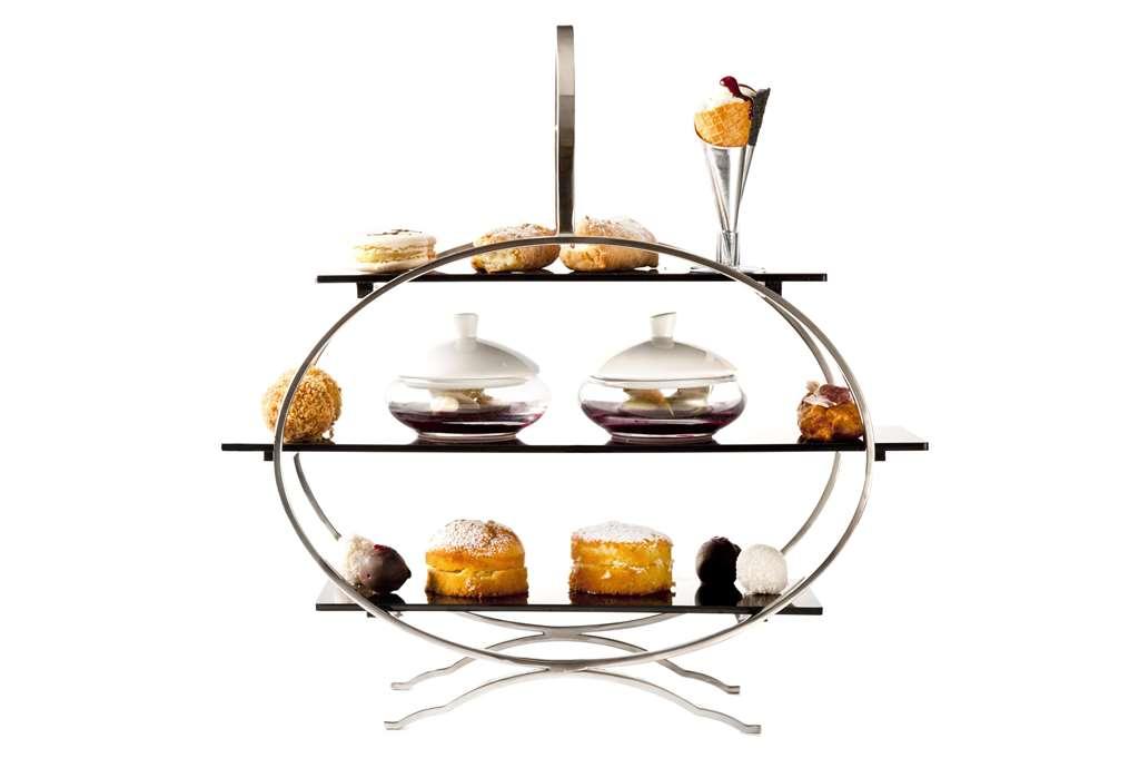 The Fitzwilliam Hotel Дъблин Съоръжения снимка A cake stand