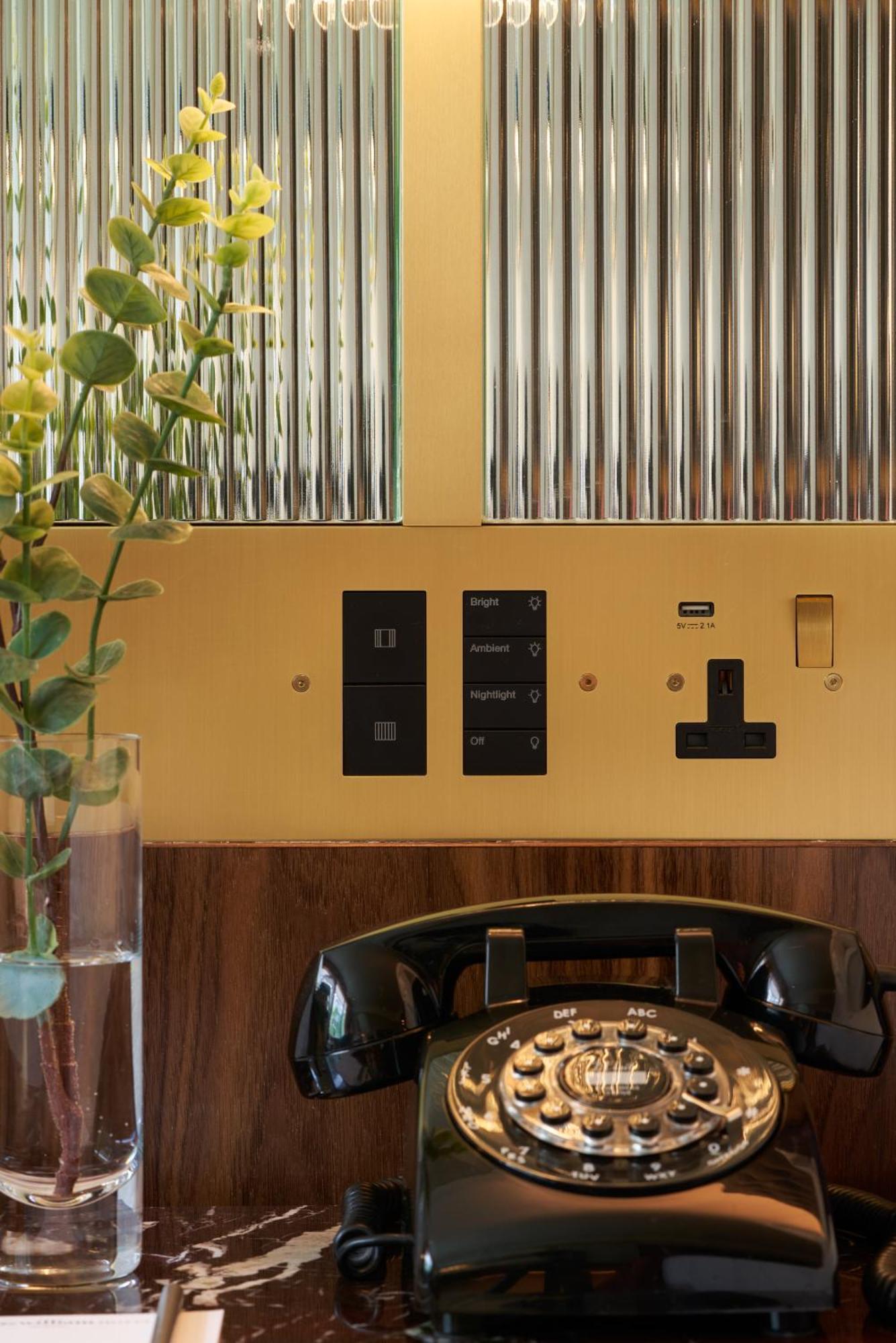 The Fitzwilliam Hotel Дъблин Екстериор снимка Schneider Electric lighting controls